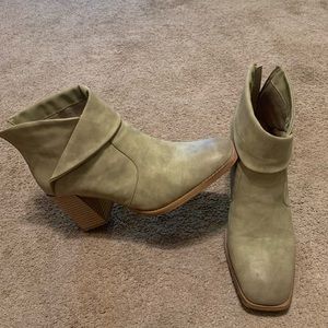 Pierre Dumas Square toe booties Size 11